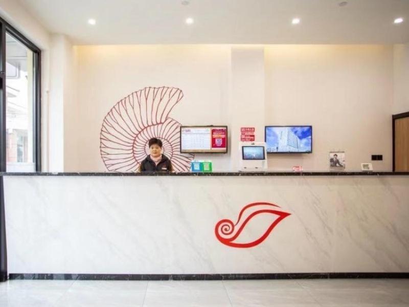 Hotel Shell Baoshan Jinqiu Road Subway Station Shanghai