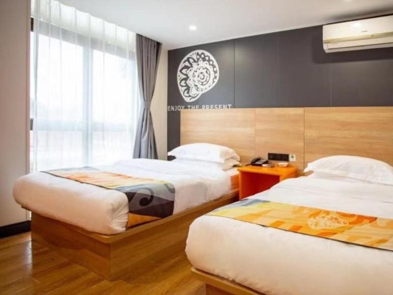 Shell Baoshan Jinqiu Road Subway Station Hotel Shanghai